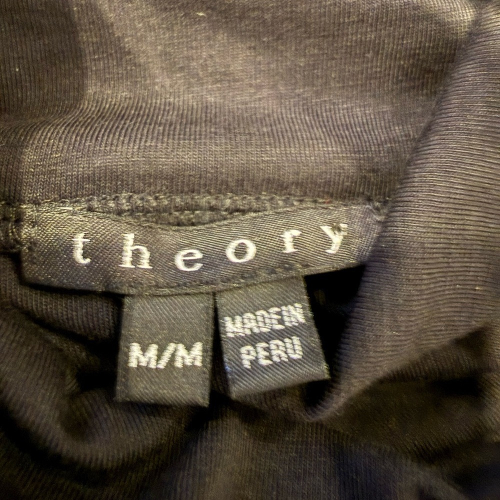 Theory Basic Turtleneck Longsleeves Size M - Picture 4 of 5